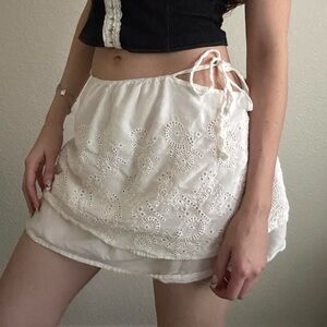 White lace mini skirt with adjustable tie waist 🤍